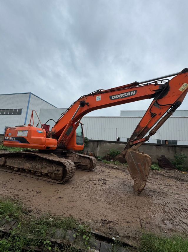 Doosan DX220-7 Excavator